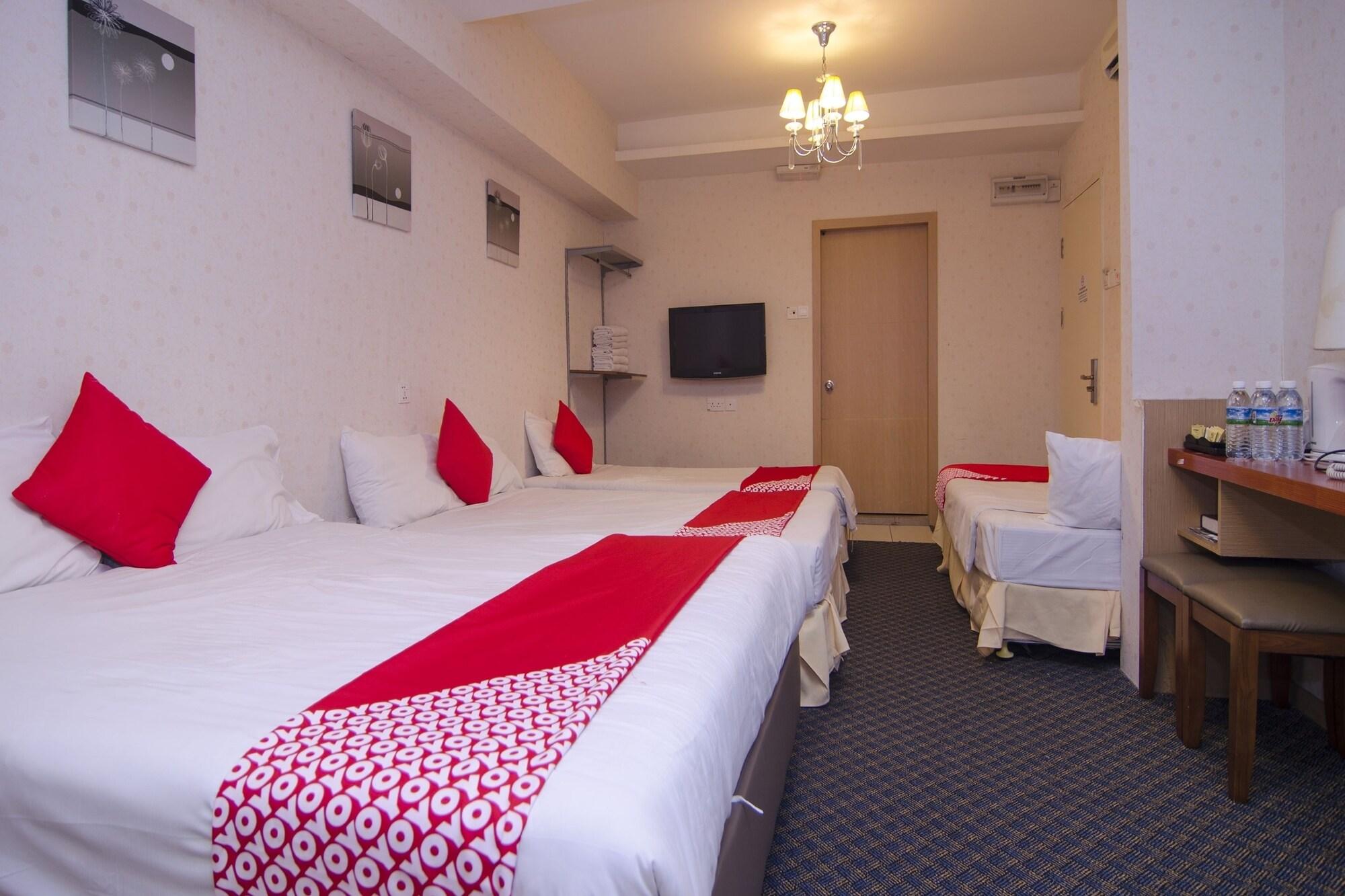 The Crown Borneo Hotel Кота Кинабалу Екстериор снимка