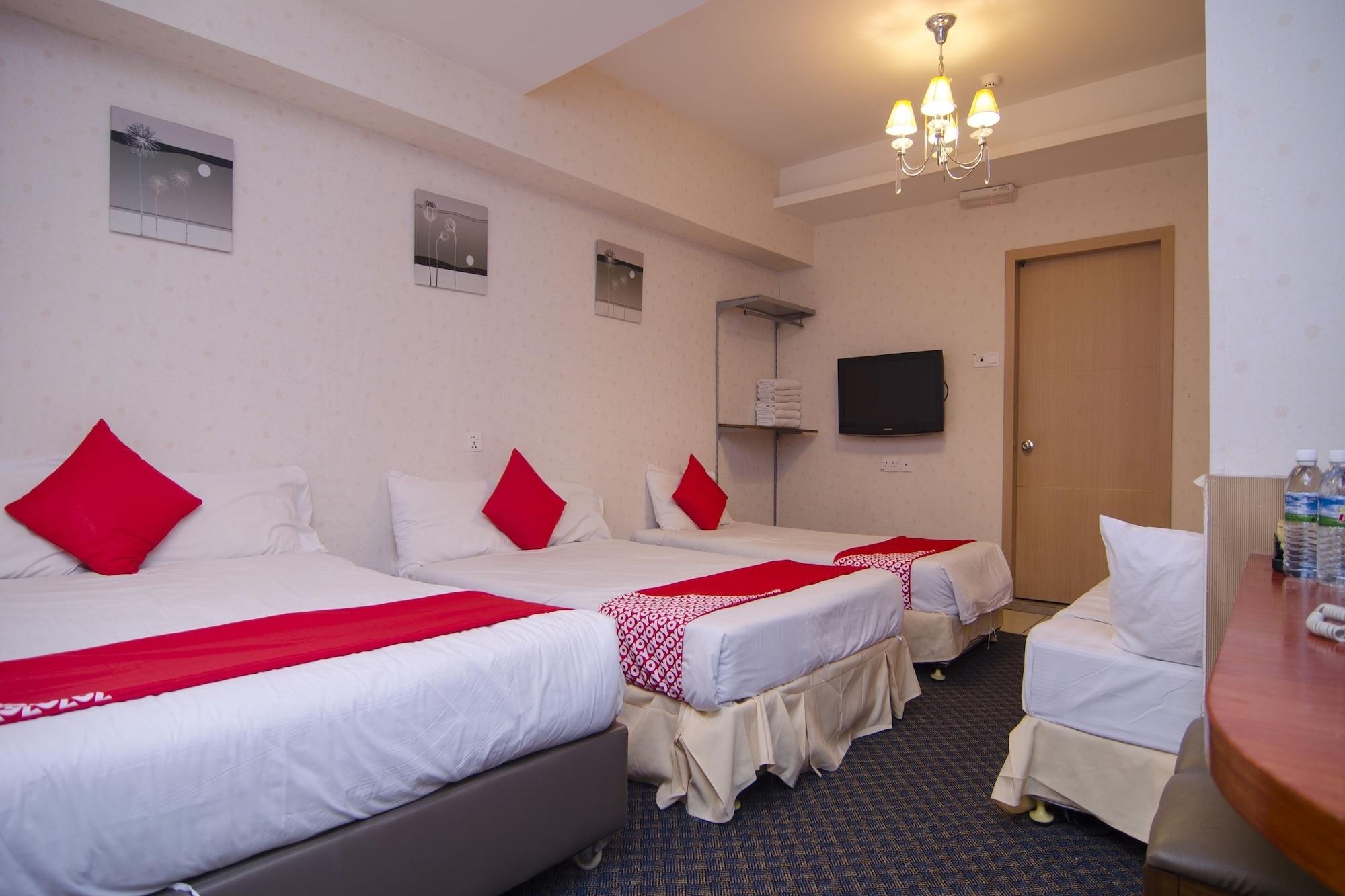 The Crown Borneo Hotel Кота Кинабалу Екстериор снимка