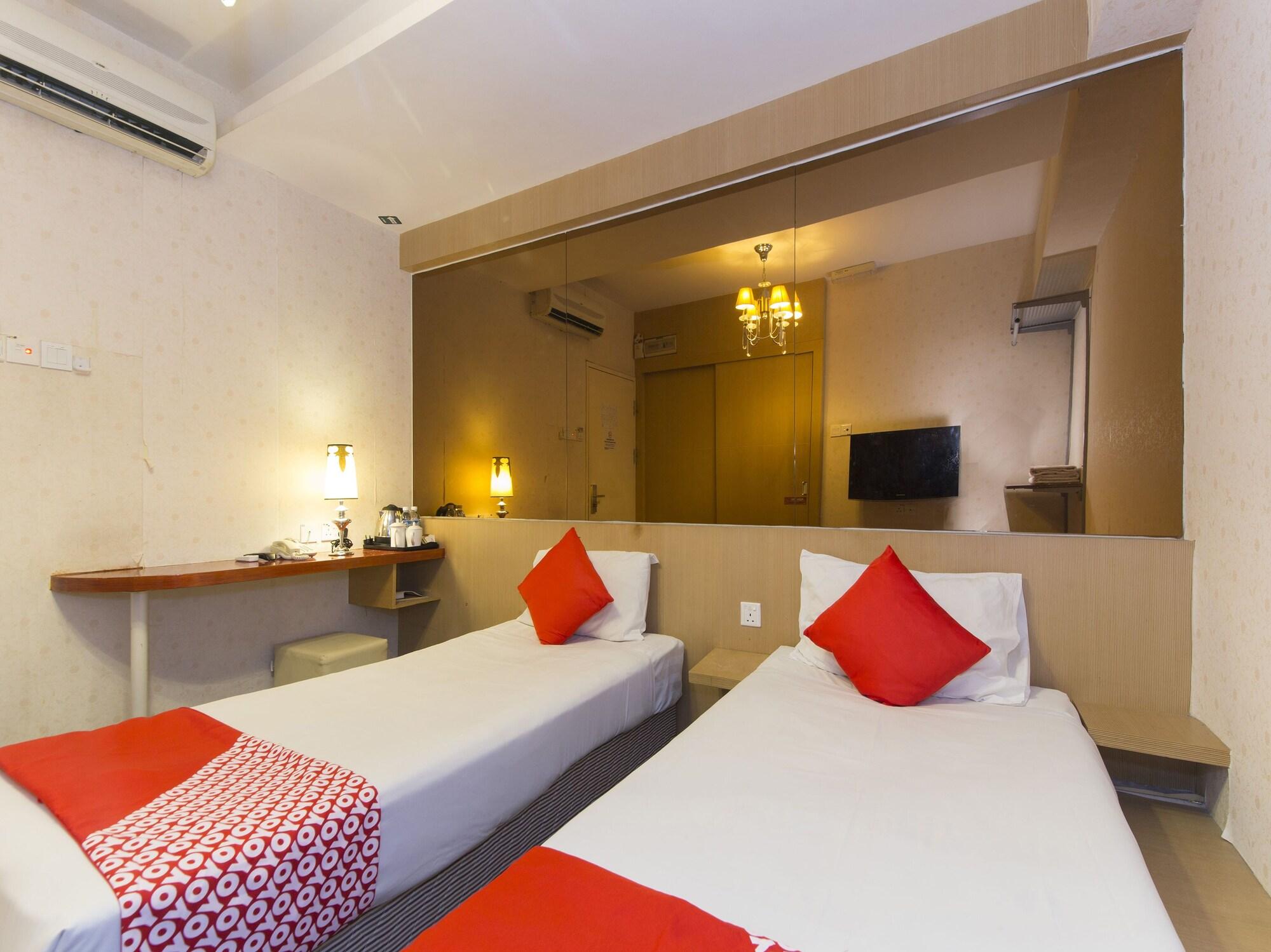 The Crown Borneo Hotel Кота Кинабалу Екстериор снимка