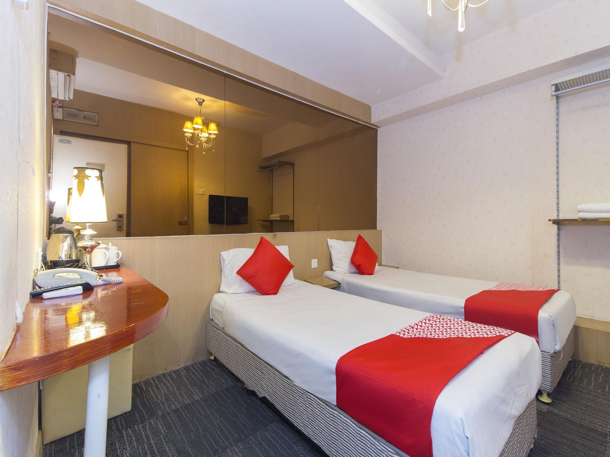 The Crown Borneo Hotel Кота Кинабалу Екстериор снимка