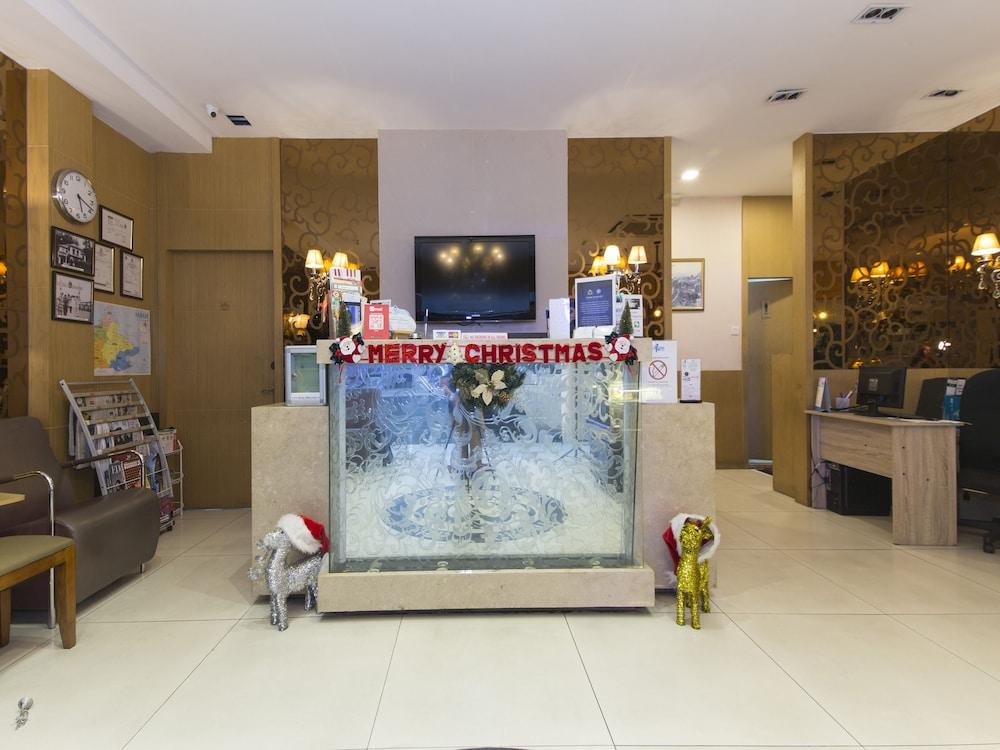 The Crown Borneo Hotel Кота Кинабалу Екстериор снимка