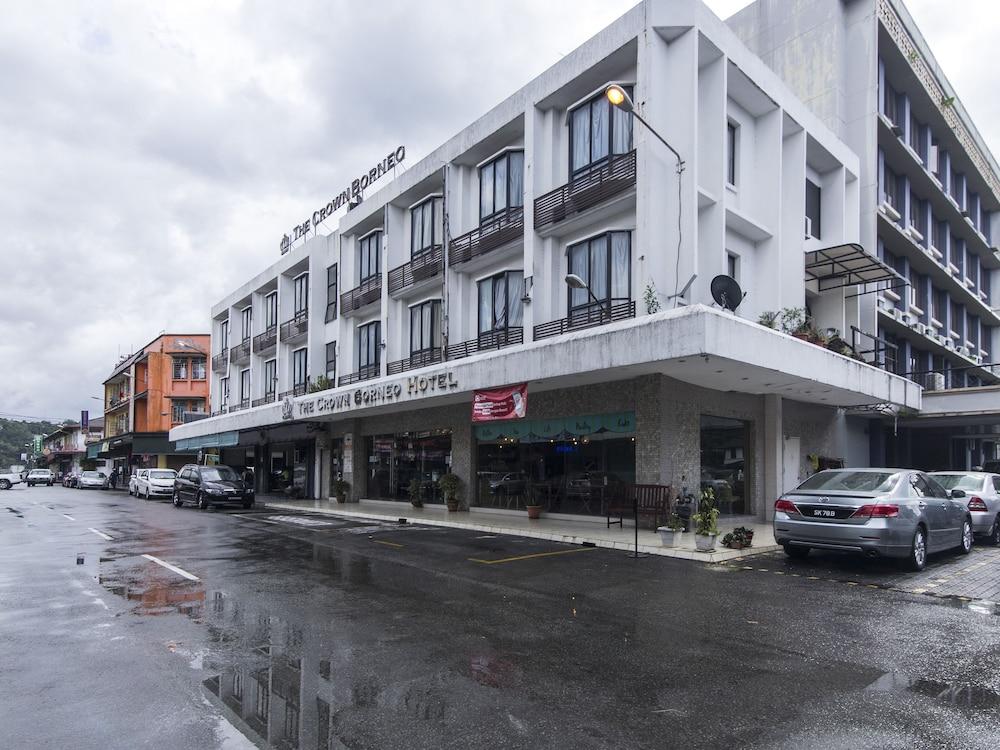 The Crown Borneo Hotel Кота Кинабалу Екстериор снимка