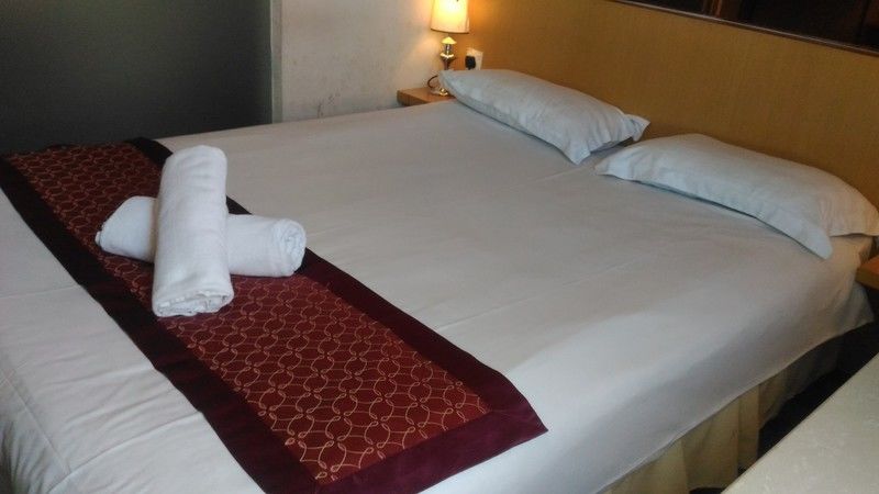 The Crown Borneo Hotel Кота Кинабалу Екстериор снимка