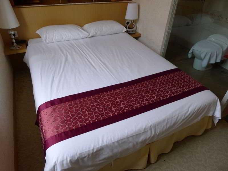 The Crown Borneo Hotel Кота Кинабалу Екстериор снимка