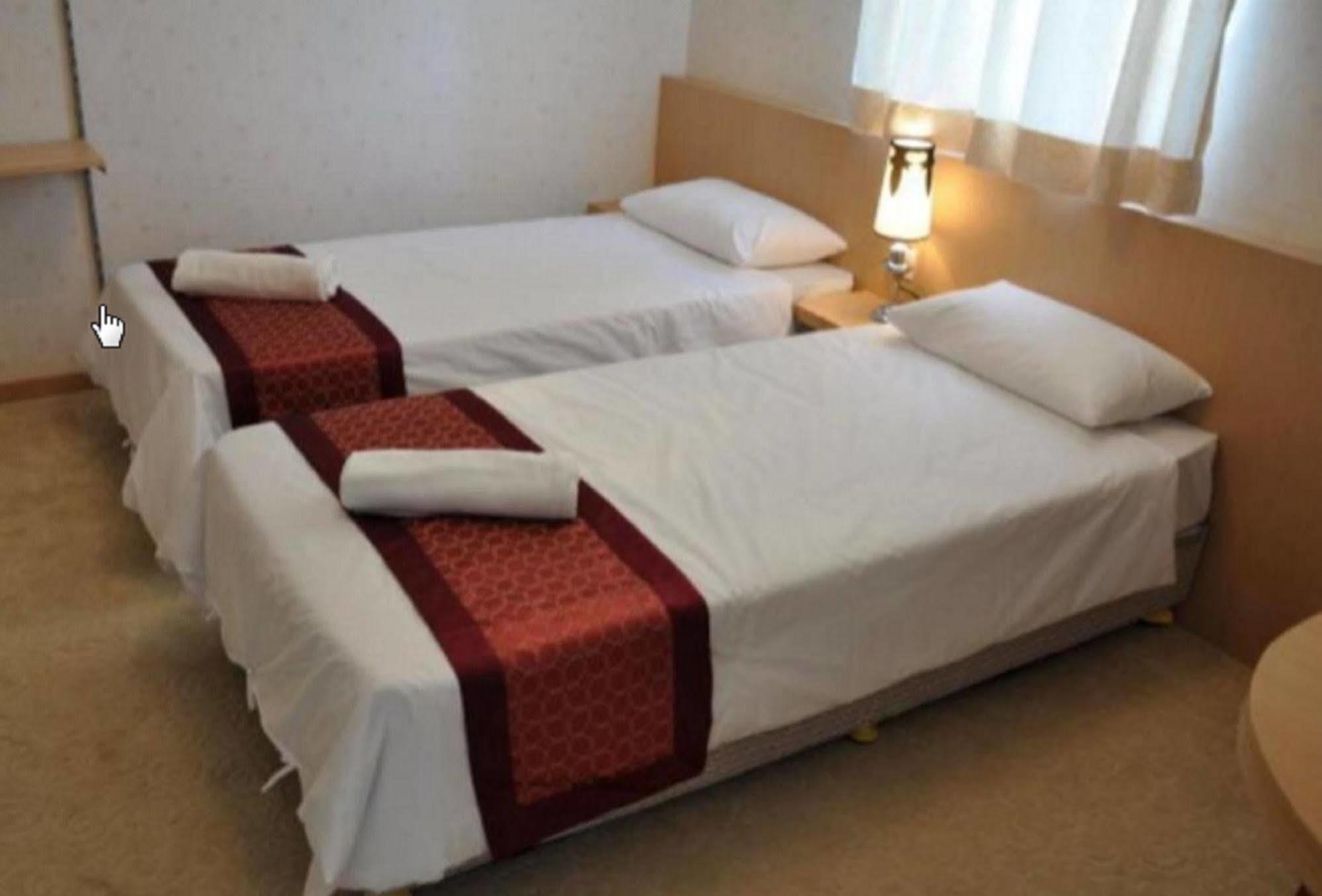 The Crown Borneo Hotel Кота Кинабалу Екстериор снимка