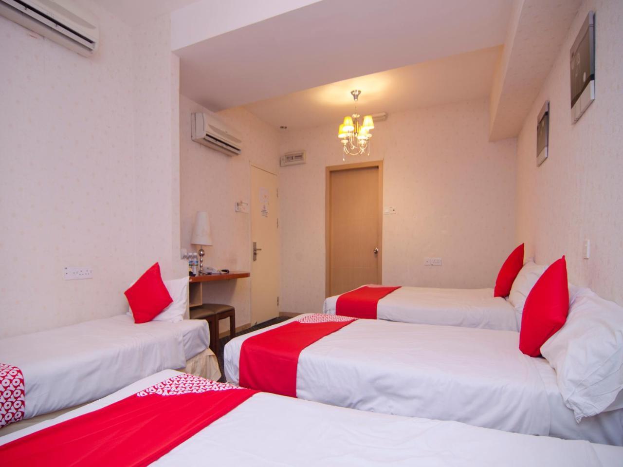 The Crown Borneo Hotel Кота Кинабалу Екстериор снимка