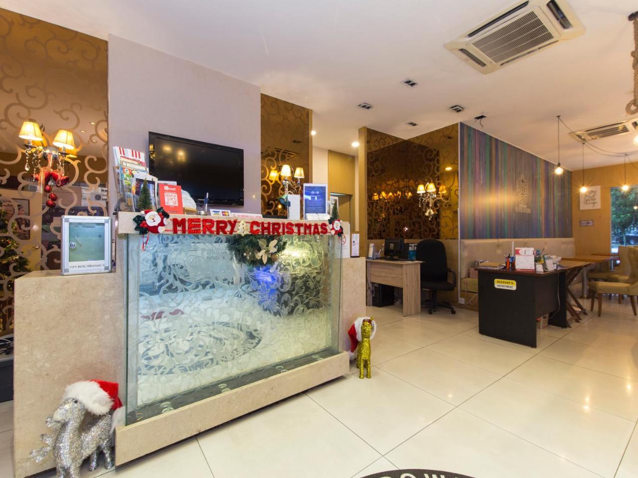 The Crown Borneo Hotel Кота Кинабалу Екстериор снимка