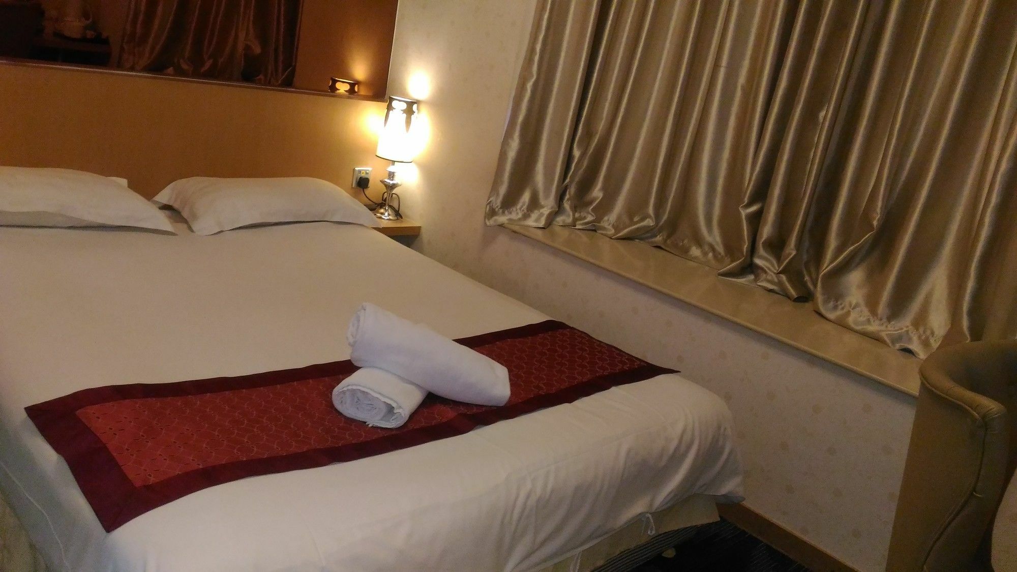 The Crown Borneo Hotel Кота Кинабалу Екстериор снимка